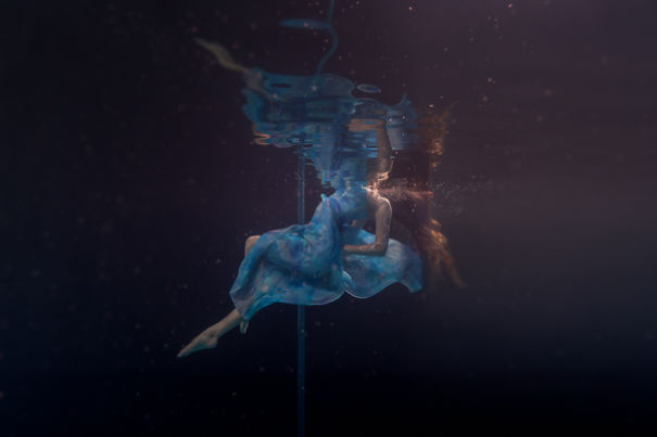 Khoảnh khắc tuyệt đẹp của các cô gái múa cột dưới nước - Ảnh 9