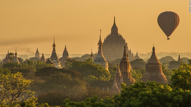 Bagan, Myanmar: Nằm ở vùng đất khô trung tâm Myanmar, thành phố cổ Bagan là điểm đến du lịch hấp dẫn cho những ai yêu thích những ngôi đền chùa, tu viện. 