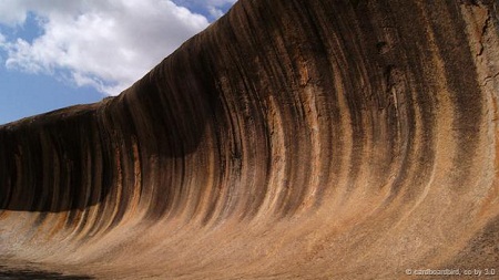 Núi đá hình sóng biển ở Úc