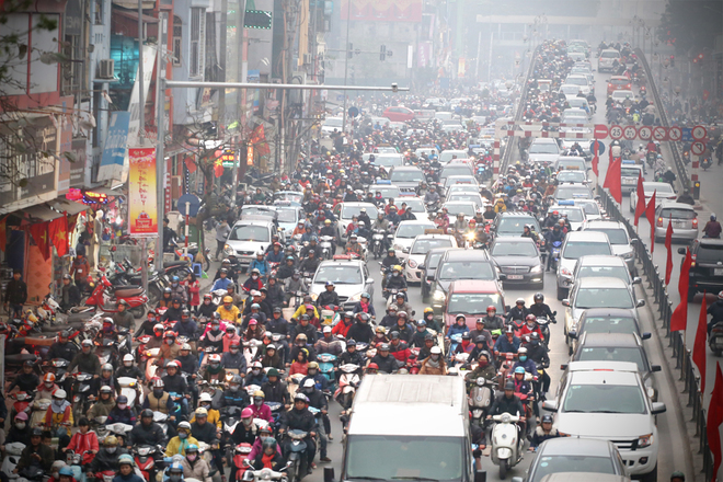 Cận Tết, đường phố Hà Nội ùn tắc nghiêm trọng - Ảnh 6