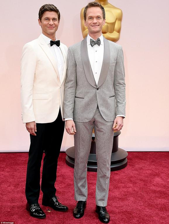 Cặp đôi đồng tính nổi tiếng: Neil Patrick Harris, người dẫn chương trình của Oscar năm nay, bên 
