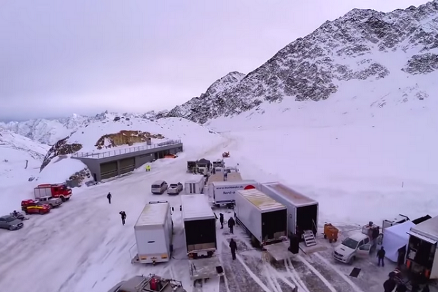 Quang cảnh phim trường tại núi tuyết trắng xóa ở Áo