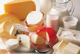 Các sản phẩm từ sữa giúp ích rất nhiều cho việc tăng kích thước ngực của bạn. Một là ăn rất nhiều sản phẩm sữa sẽ tăng thêm trọng lượng cơ thể của bạn, do đó có thể tăng kích thước ngực.