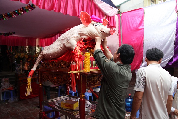Lễ hội rước “ông lợn” khổng lồ ở làng La Phù - Ảnh 2