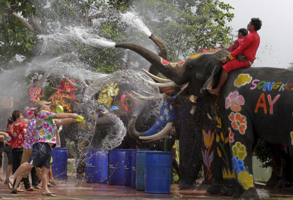 Thái Lan: Tưng bừng lễ hội té nước Songkran  - Ảnh 11