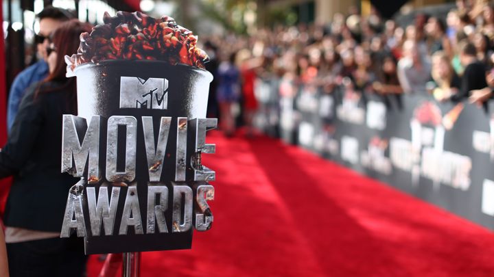 Màu đen lên ngôi tại thảm đỏ Lễ trao giải MTV Movie Awards 2016 - Ảnh 1