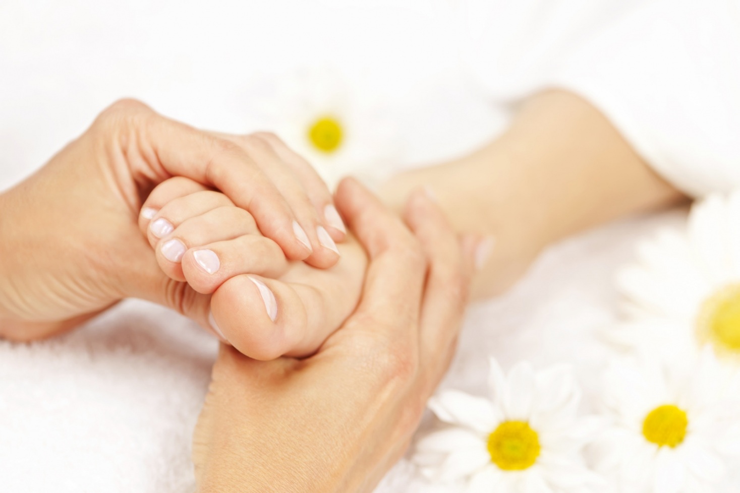 Bấm huyệt chân: Giảm đau và cải thiện sức khỏe - Ảnh 1