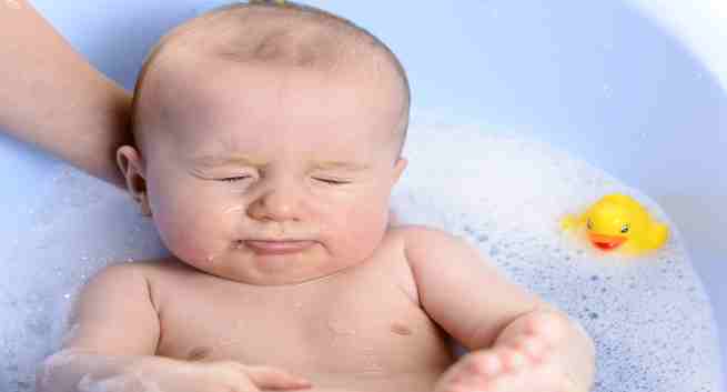 Những lưu ý khi tắm cho trẻ sơ sinh tại nhà - Ảnh 1