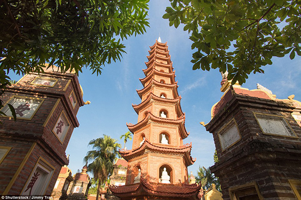 Chùa Trấn Quốc lọt vào Top 16 ngôi chùa đẹp nhất thế giới - Ảnh 1