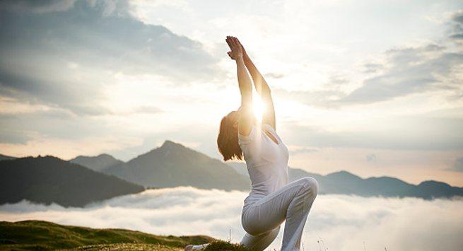 7 bài tập yoga giúp cải thiện lưu thông máu hiệu quả - Ảnh 1