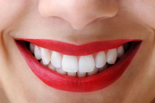 Làm trắng răng bằng 9 cách tự nhiên an toàn ngay tại nhà - Ảnh 1