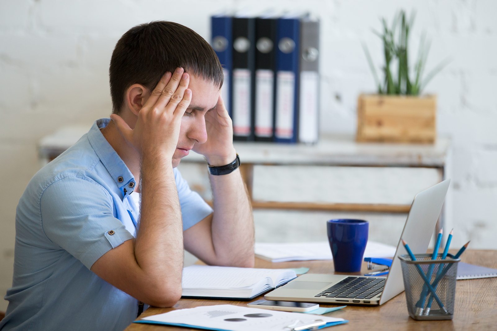 5 nguyên nhân khiến dân văn phòng thường xuyên đau đầu - Ảnh 1